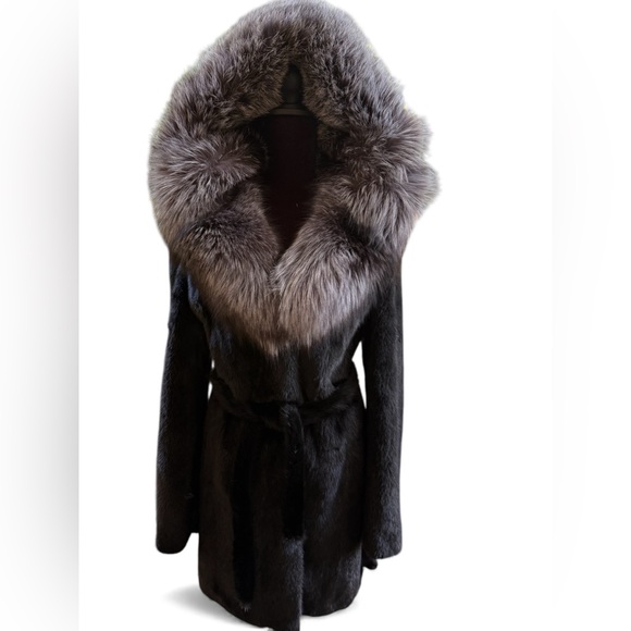 royal fur Jackets & Blazers - Mink Fur Coat with Silver Fox Hood – Black – Excellent Condition